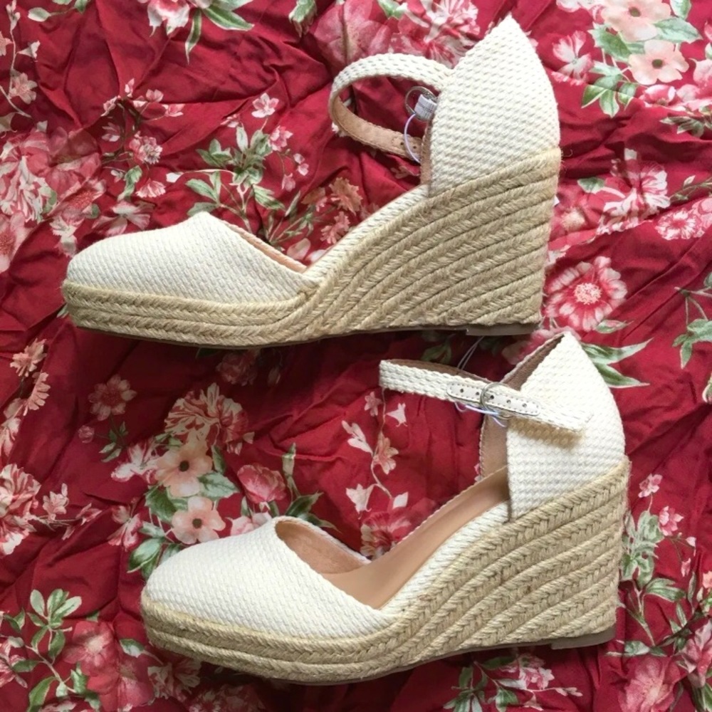 Rounded Toe Espadrille Wedge Pumps
